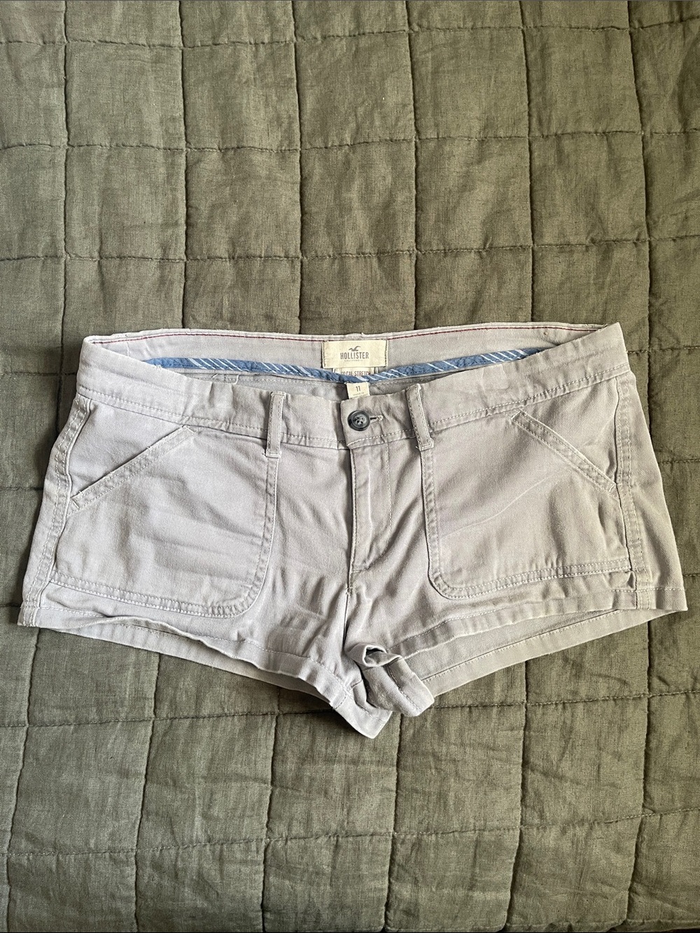 Hollister Women's Light Gray Low-Rise Jean Shorts